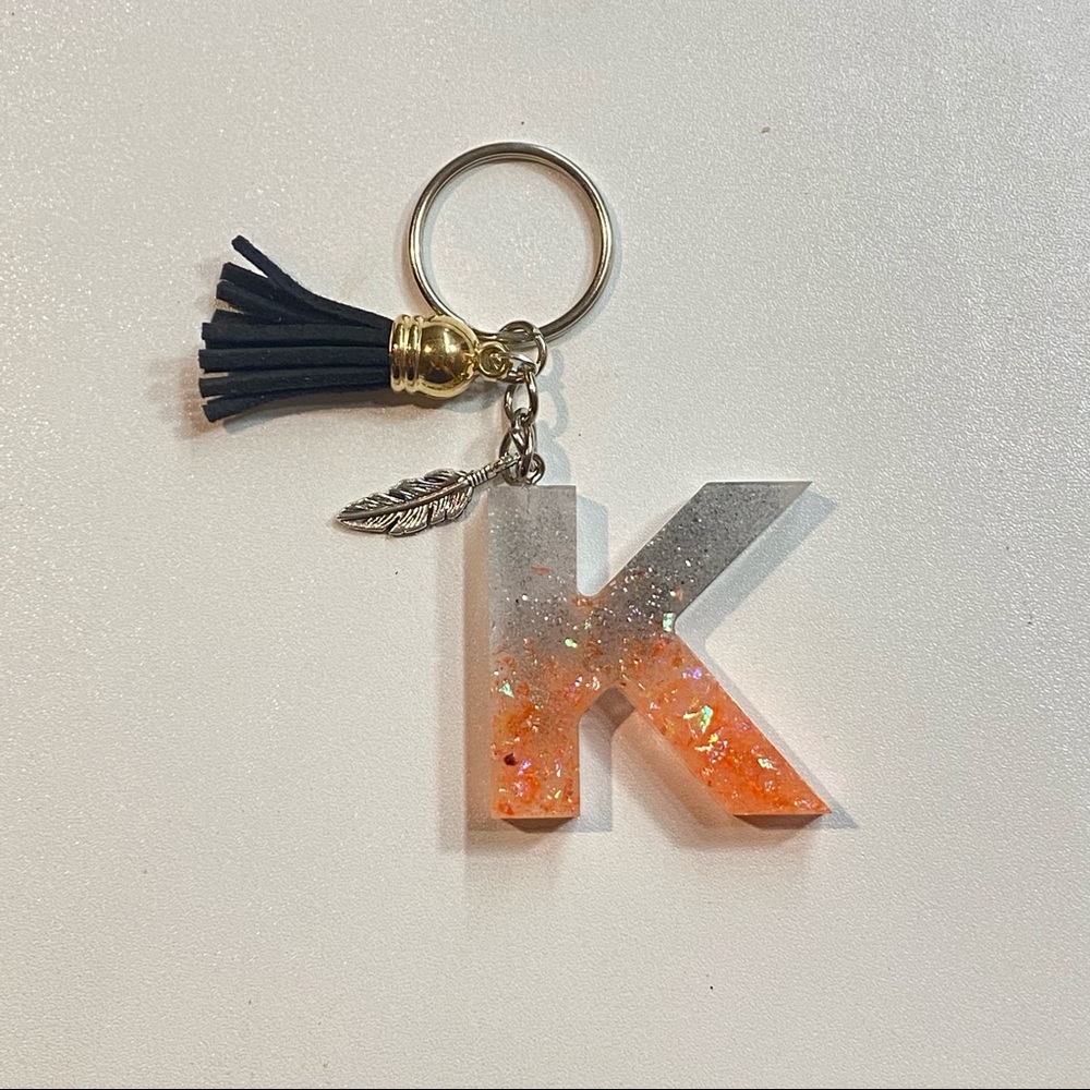 K resin letter keychain with charm